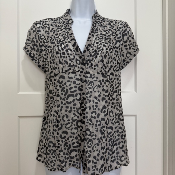 Express Design Studio Leopard Blouse Gray M - Picture 4 of 10